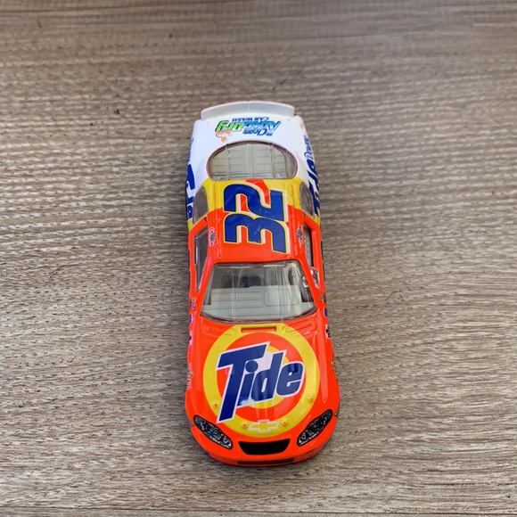 NASCAR Collectors 2004 Tide Downy Racing #32 Rickey Craven Race Car Ford Taurus - Picture 3 of 6